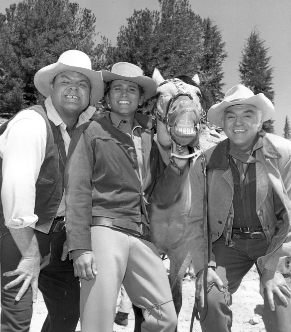 Bonanza_cast_smiling_horse_1968